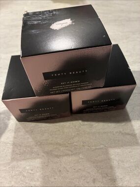 Fenty Beauty Set It Down Superfine Blurring Setting Powder - Lavender Shade